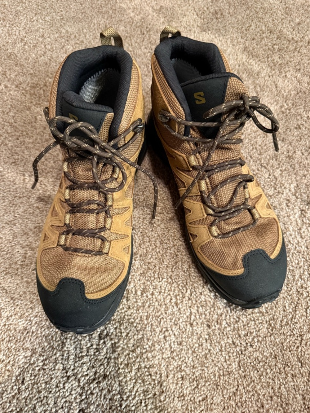 Salomon Tan and Black Women's Gortex Hiking Boots 7.5